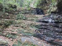 Cachoeira com baixa vazão.